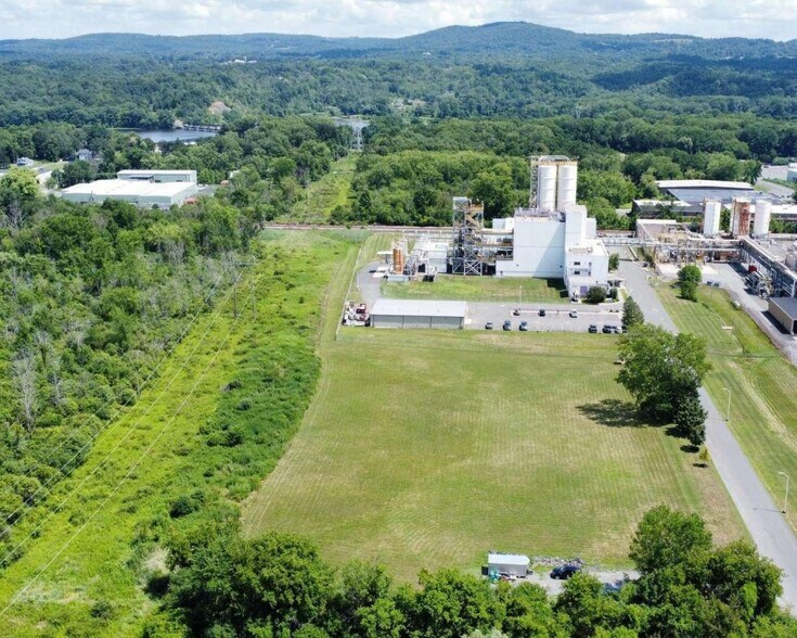 Primary Photo Of 7 Schoolhouse Ln, Waterford Manufacturing For Sale