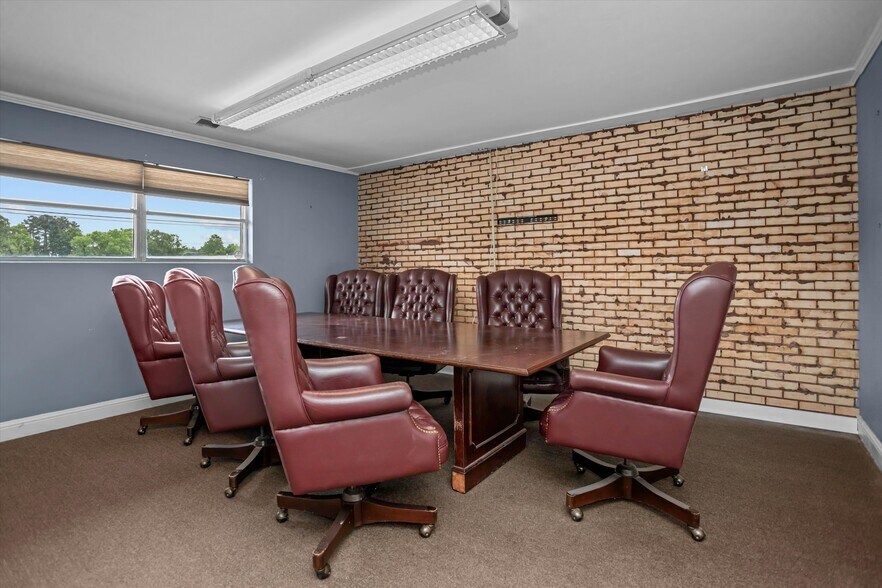 More Photos Of 806 S Timberland Dr, Lufkin Coworking Space