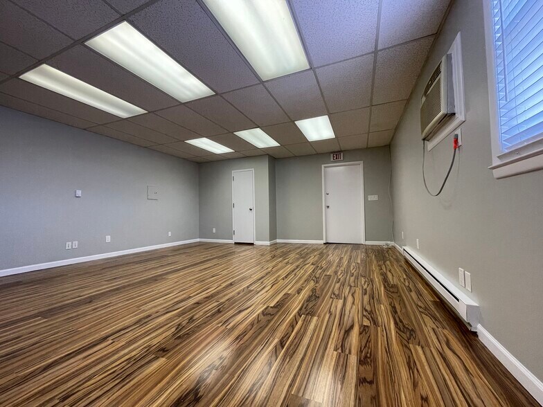 More Photos Of 2504 Grand Ave, Baldwin Office For Sale