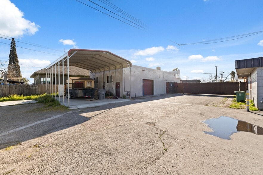 More Photos Of 1100 N Fresno St, Fresno Service For Sale