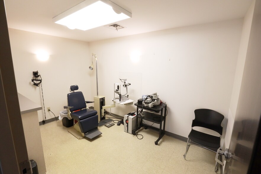More Photos Of 17534 Royalton Rd, Strongsville Office For Lease
