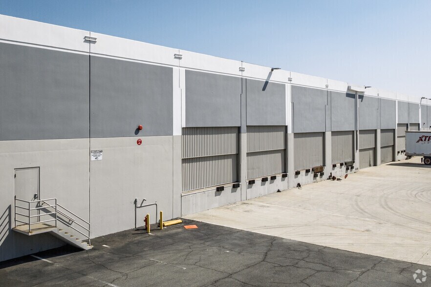 More Photos Of 14421-14441 Bonelli St, City of Industry Warehouse For Lease