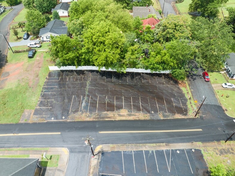 More Photos Of 1401 S Fant St, Anderson Funeral Home For Sale