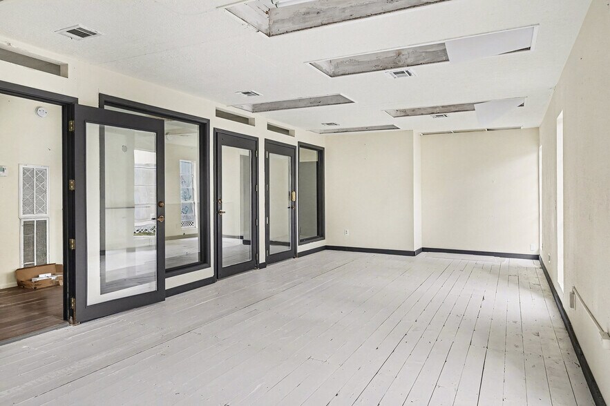 More Photos Of 5711 5th St, Katy Medical For Lease