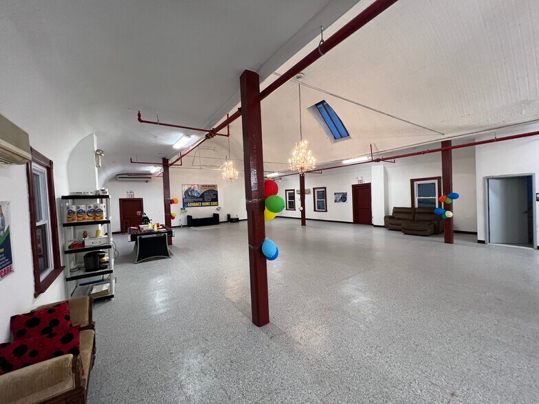 More Photos Of 9021 160th St, Jamaica Storefront Retail Office For Lease