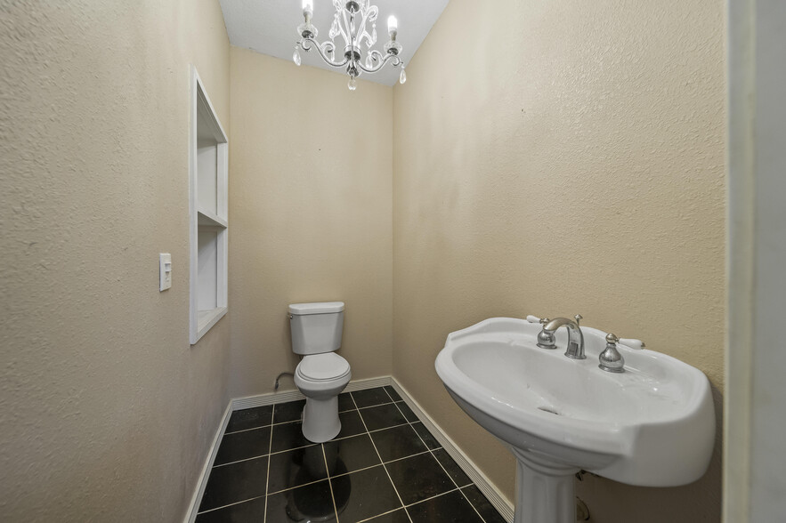 More Photos Of 4702 E 11th St, Tulsa Freestanding For Sale