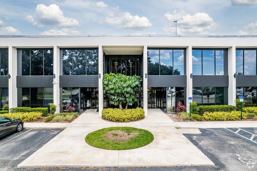 More Photos Of 3191 Maguire Blvd, Orlando Unknown For Lease