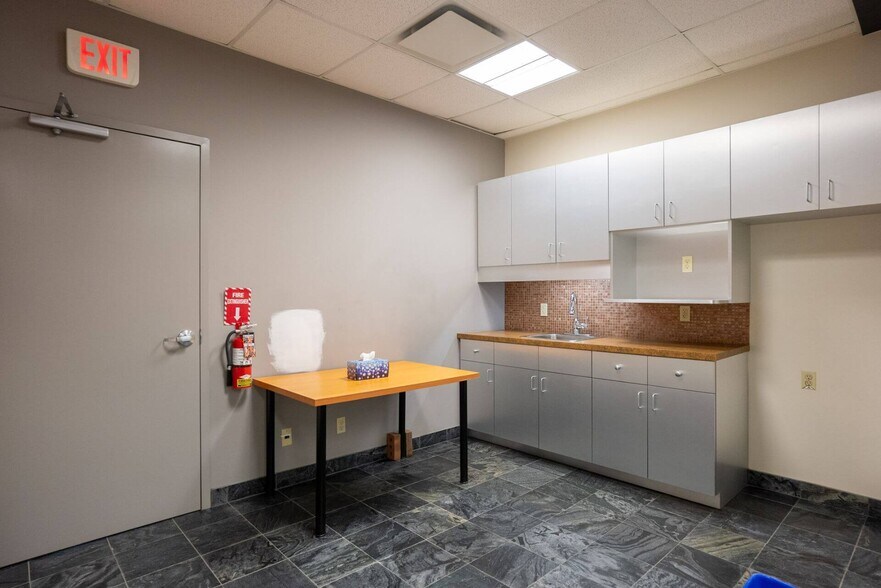 More Photos Of 93 Cedar St, Sudbury Office For Sale