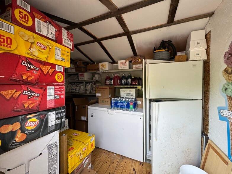 More Photos Of 482 N Sage Lake Rd, Hale Freestanding For Sale