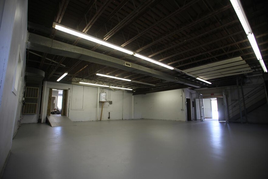 More Photos Of 67 Village St, Medway Manufacturing For Lease