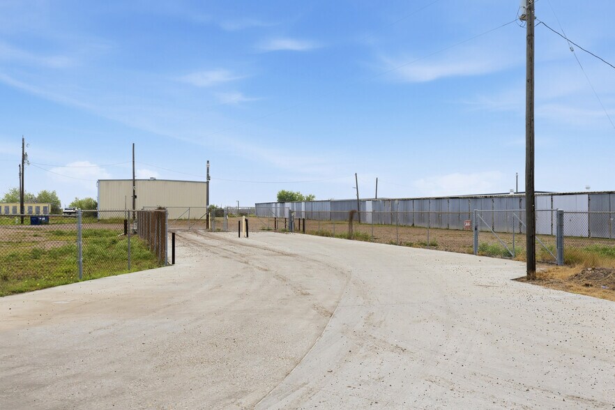 More Photos Of 7030 Brezina Rd, Corpus Christi Self Storage For Sale