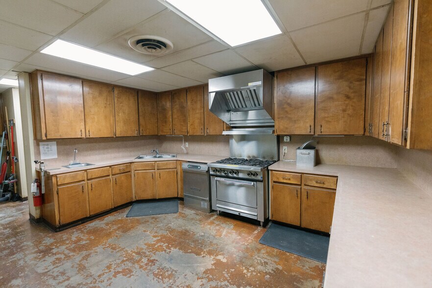 More Photos Of 1522 Weeks St, Wichita Falls Office For Sale