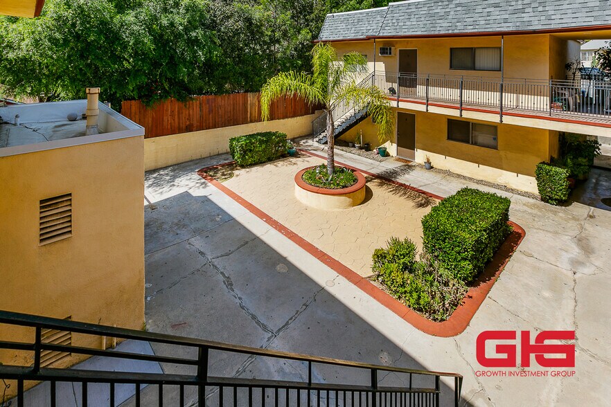 More Photos Of 4121 Marmion Way, Los Angeles Apartments For Sale