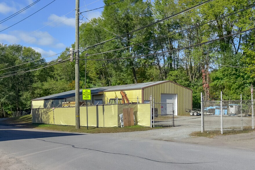 More Photos Of 77 N Market St, Nanticoke Distribution For Lease