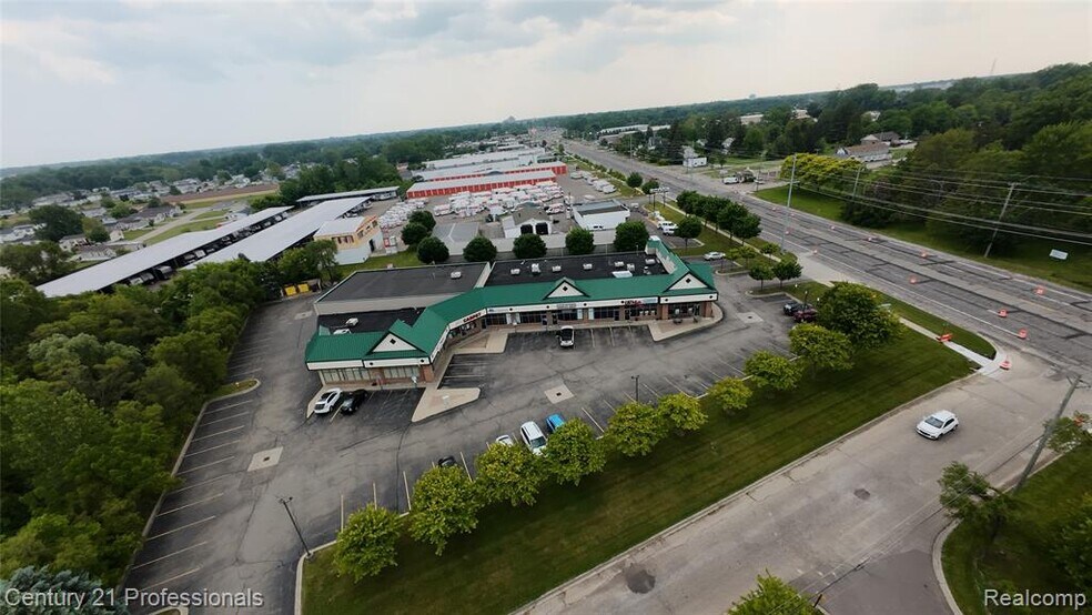 More Photos Of 43970-44002 Gratiot Ave, Clinton Township Unknown For Lease