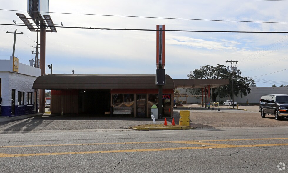 More Photos Of 9 Pass Rd, Gulfport Carwash For Sale