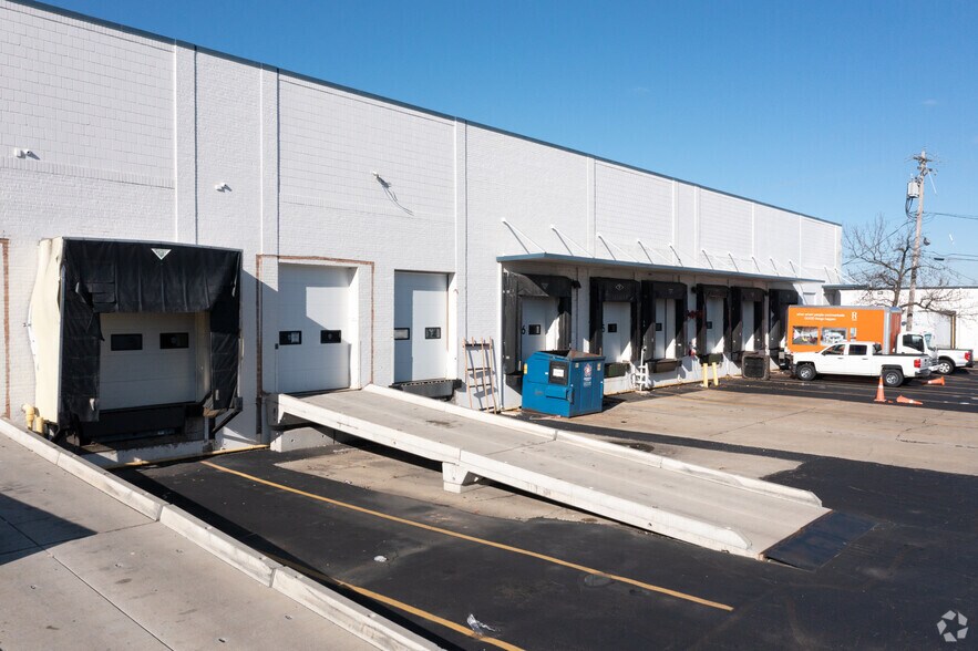 More Photos Of 11717-11725 Chesterdale Rd, Springdale Unknown For Lease