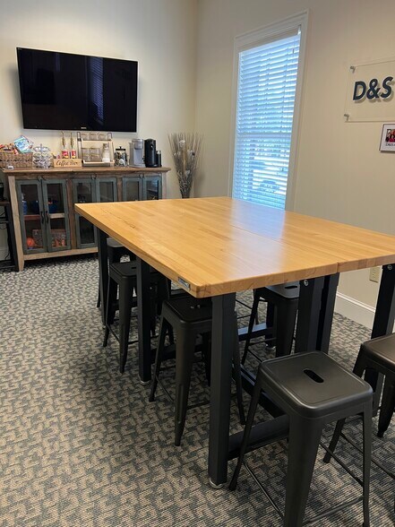 More Photos Of 274 Westlake Rd, Hardy Medical For Lease