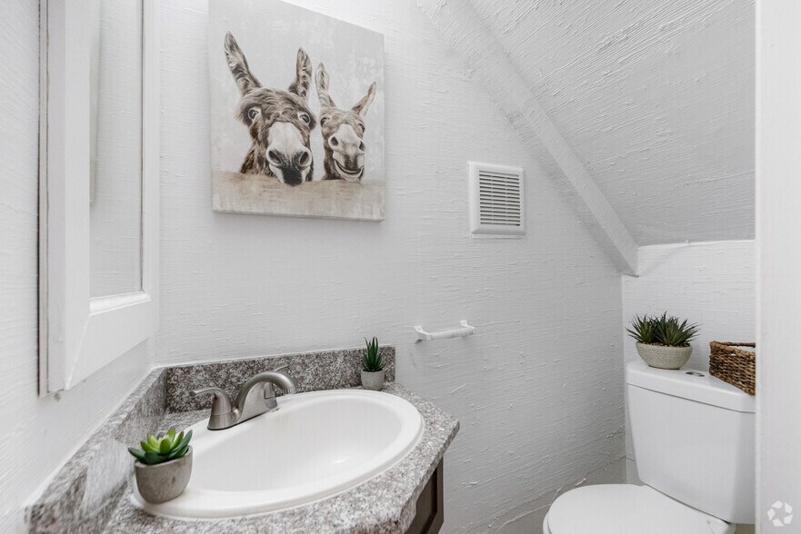 More Photos Of 8600 S Course Dr, Houston Apartments For Sale