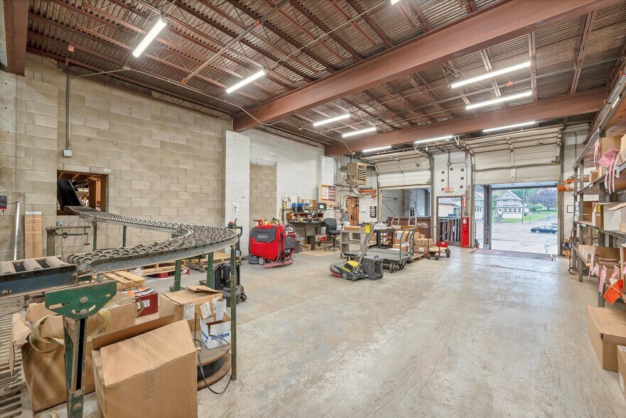 More Photos Of 11-25 Harding St, Middletown Warehouse For Lease