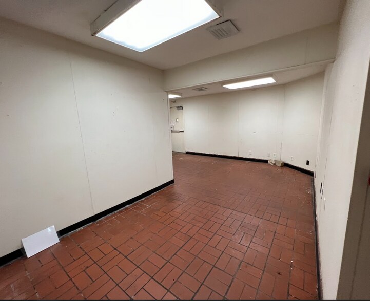 More Photos Of 3644 Victory Dr, Columbus Restaurant For Lease