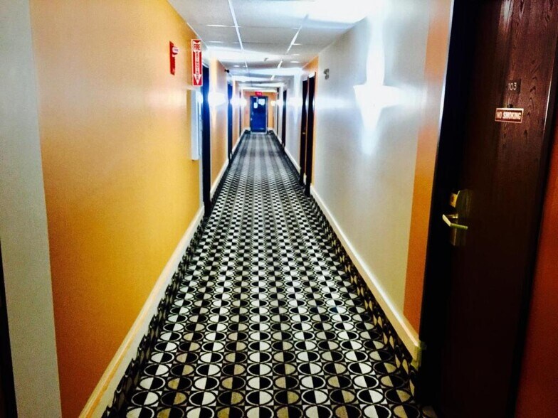 More Photos Of 817 W Main St, Lyons Hotel For Sale