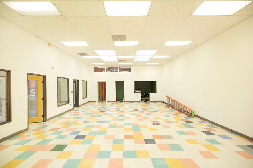 More Photos Of 1112 D St, Sacramento Showroom For Lease