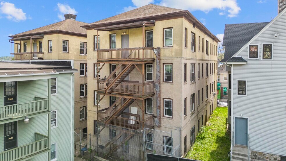 More Photos Of 174 Willow St, Waterbury Apartments For Sale