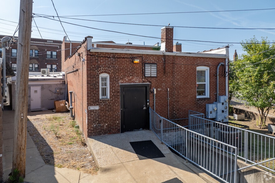 More Photos Of 7185 Manchester Rd, Maplewood Coworking Space