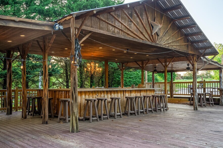 More Photos Of 7080 Dale Ridge Rd, Lancaster Convenience Store For Sale