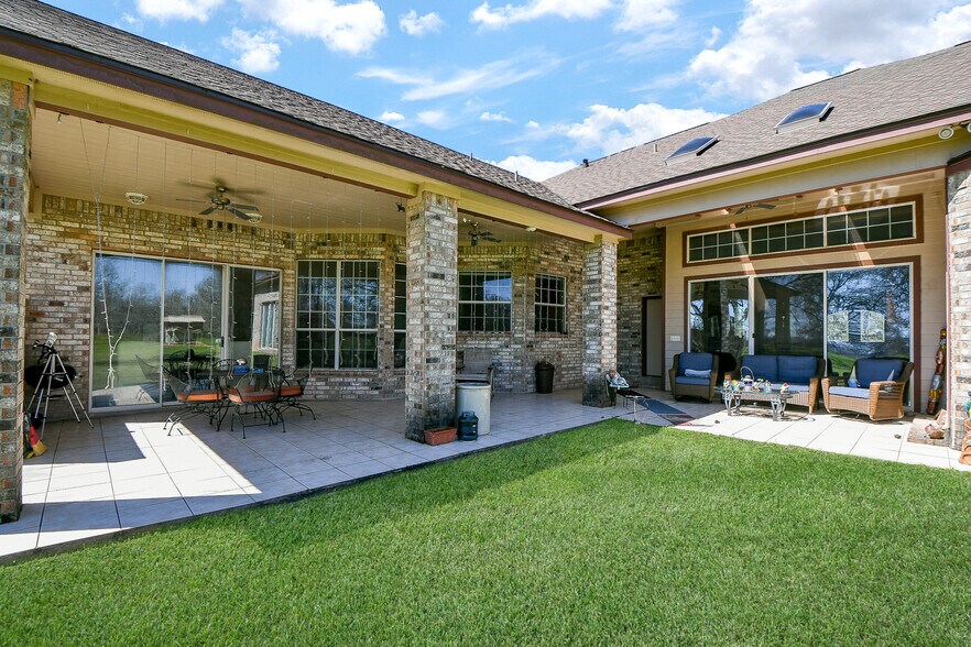 More Photos Of 540 Chisolm Trl, Wallis Manufactured Housing Mobile Home Park For Sale
