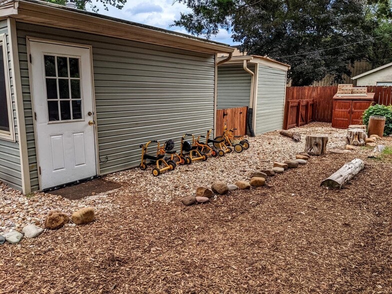 More Photos Of 2115 S Brentwood, Springfield Daycare Center For Sale