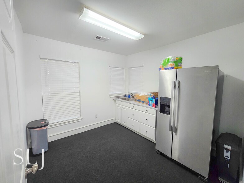 More Photos Of 2928 Inwood Rd, Dallas Medical For Lease