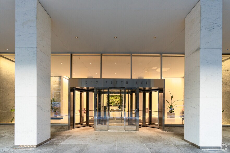 More Photos Of 717 Fifth Ave, New York Coworking Space