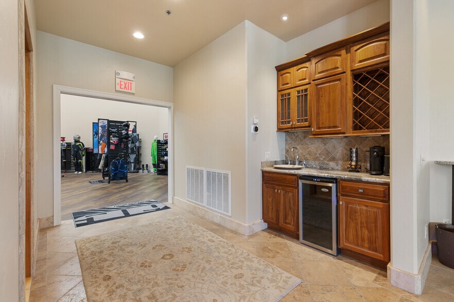 More Photos Of 215 Industrial Dr, Spearfish Warehouse For Sale