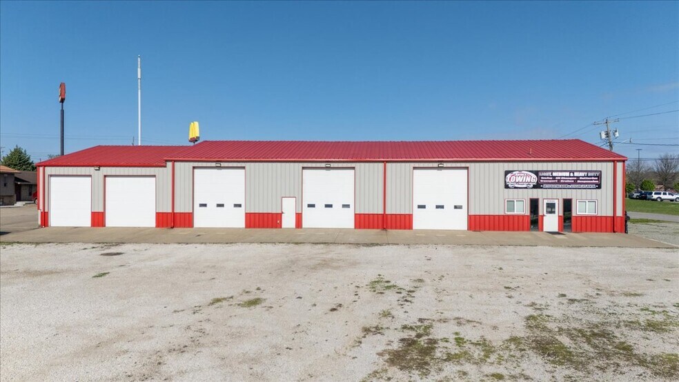 More Photos Of 1010 10th St, Vienna Flex For Sale