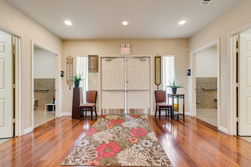 More Photos Of 108 N Chattey Rd, DeSoto Religious Facility For Sale