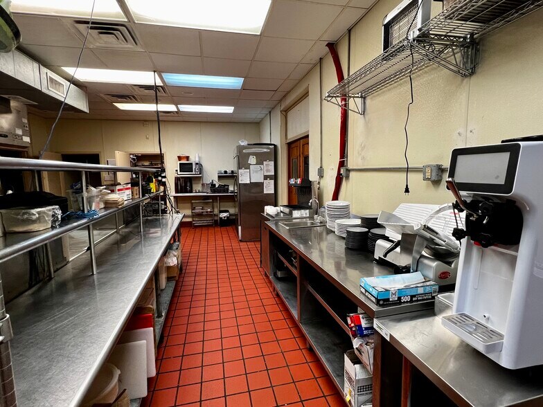 More Photos Of 117 Walnut St, Hattiesburg Restaurant For Sale