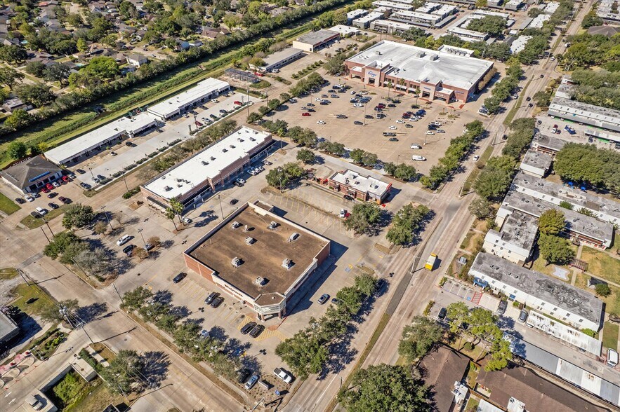 More Photos Of 16512-16580 El Camino Real St, Houston Storefront For Lease