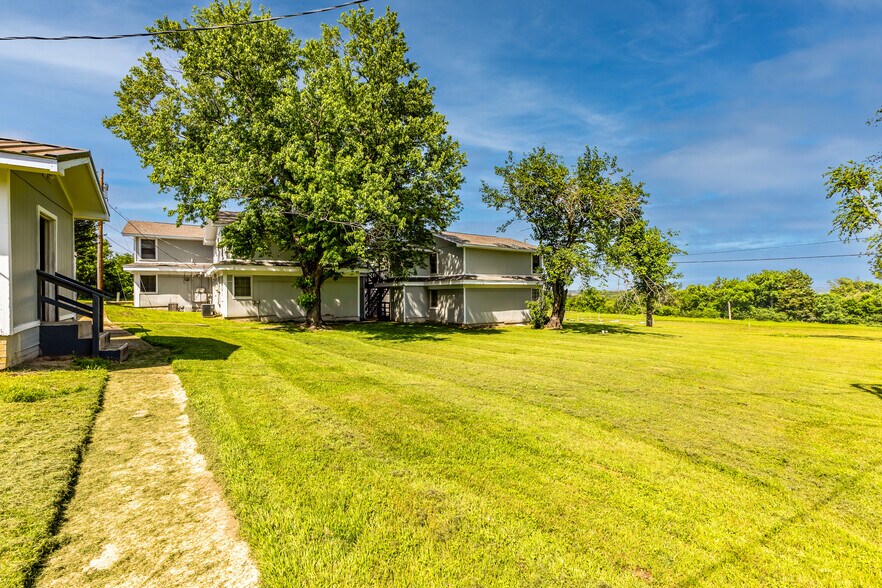 More Photos Of 2216 Marilyn St, Weatherford Apartments For Sale