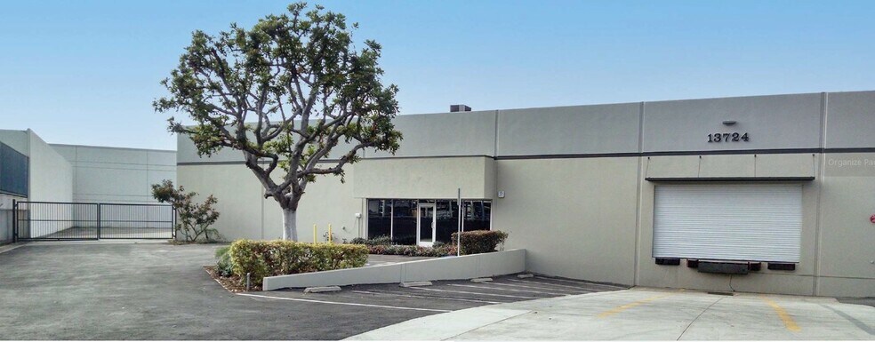 More Photos Of 13724 Borate St, Santa Fe Springs Warehouse For Lease