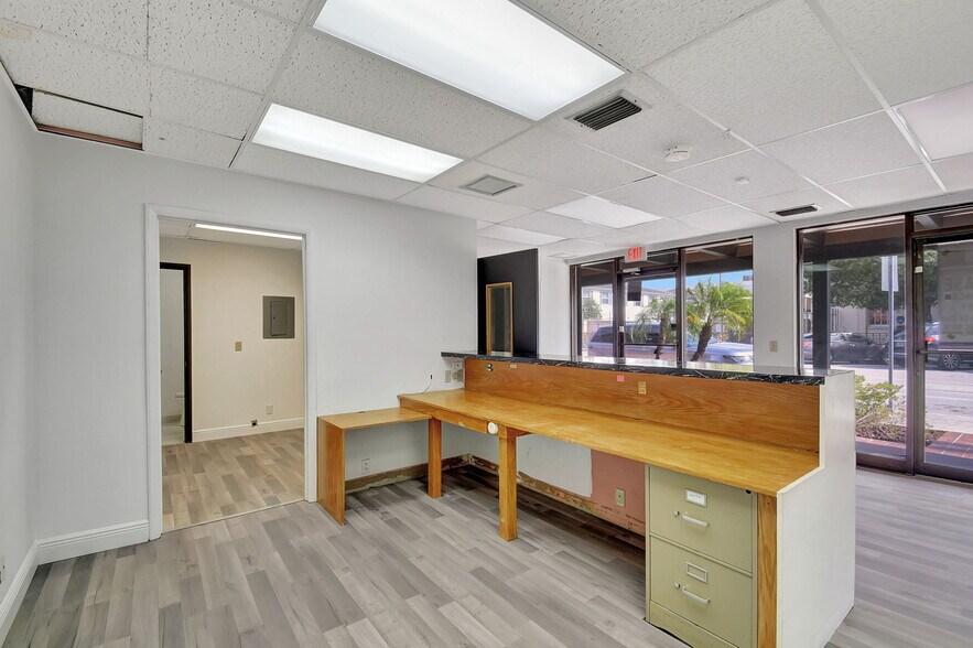 More Photos Of 101 N J St, Lake Worth Office For Lease