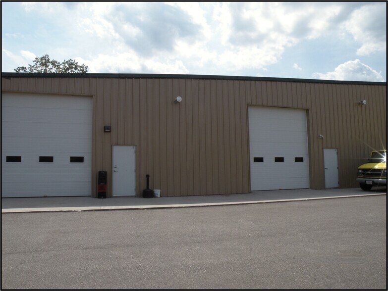 More Photos Of 61 Airport Dr, Rochester Service For Lease
