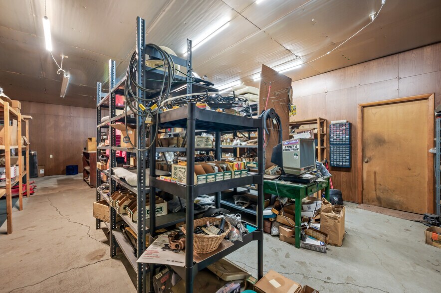 More Photos Of 4085 / 4086 State Route 422, Southington Showroom For Sale