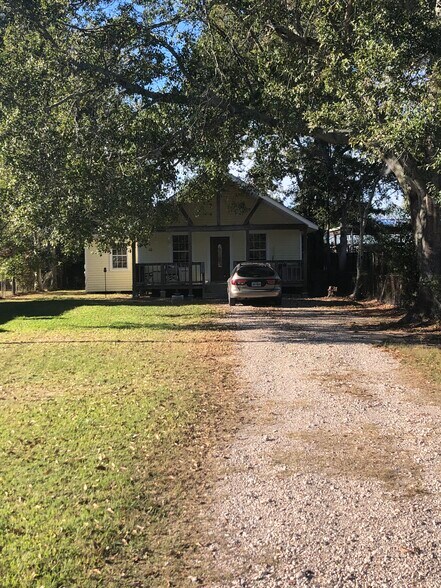 More Photos Of 4301 Roosevelt Ave, Groves Specialty For Sale