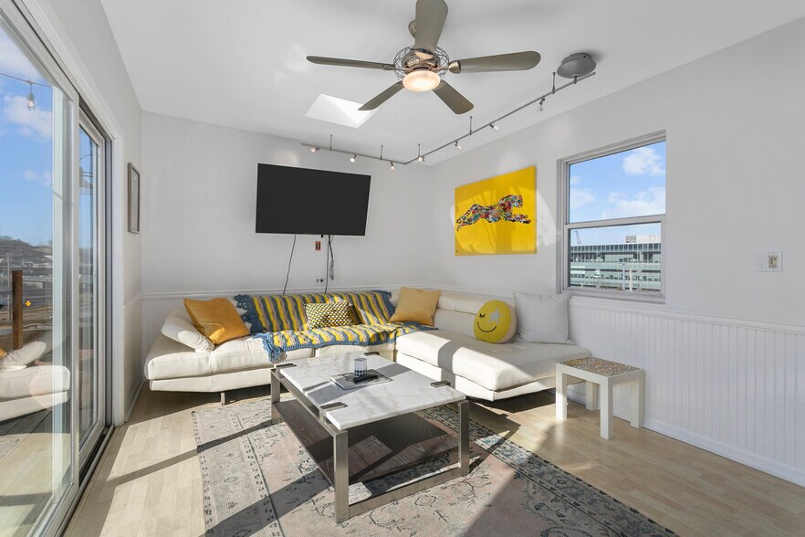 More Photos Of 120-122 W 5th St, Kansas City Storefront Retail Residential For Sale