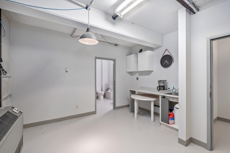 More Photos Of 2225 15th St SE, Calgary Warehouse For Sale