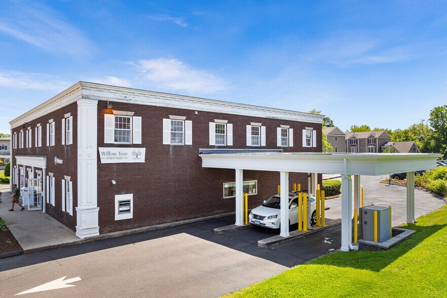 More Photos Of 132 Main St, Southington Bank For Lease