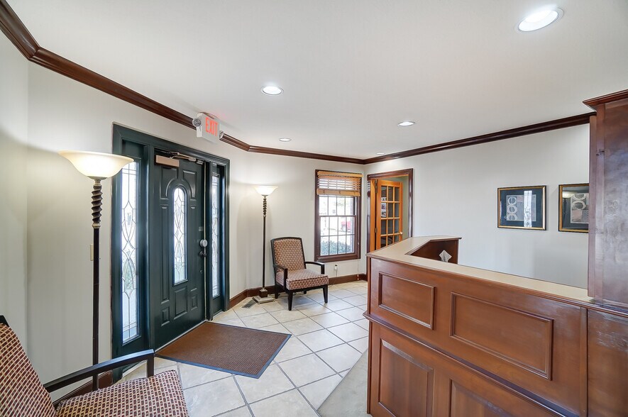 More Photos Of 830 E Franklin St, Centerville Medical For Sale