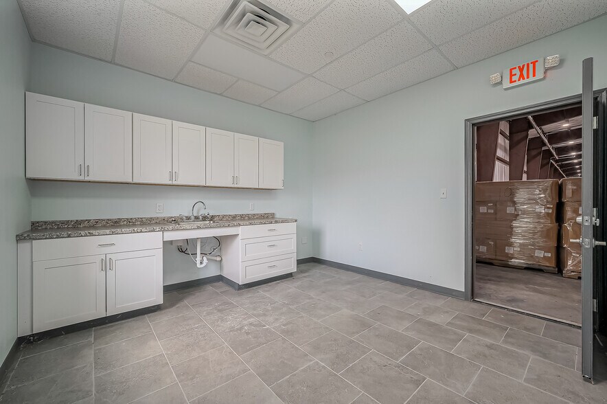 More Photos Of 12708 Jebbia Ln, Stafford Warehouse For Lease